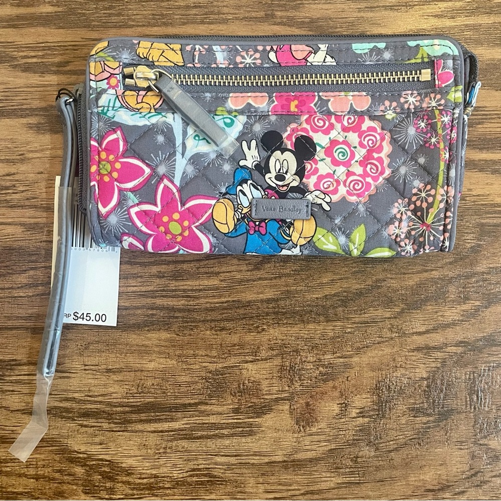 Vera Bradley. Iconic RFID Front Zip Wristlet.
